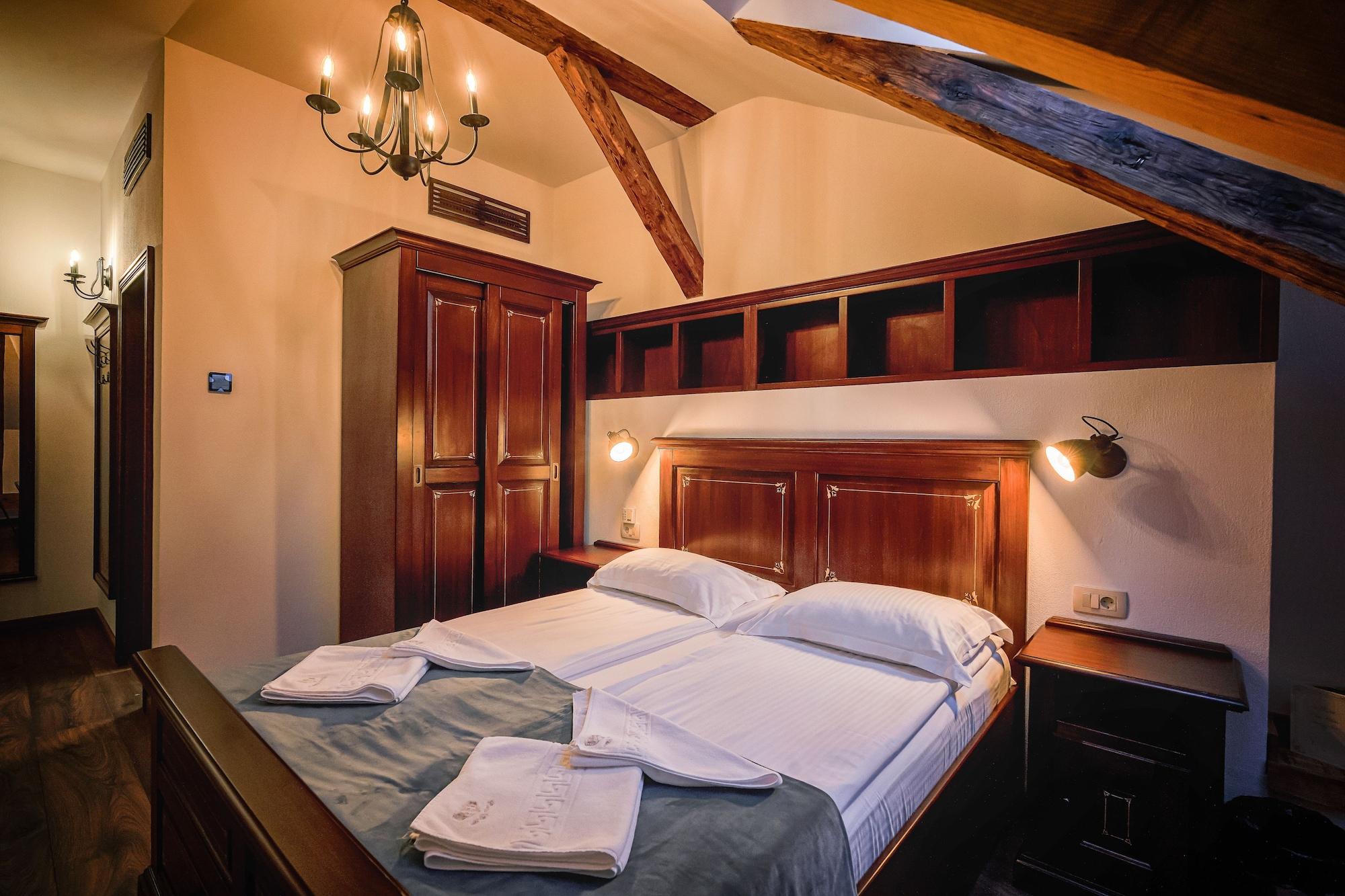 Hotel Boutique Casa Chitic -Hotel And Restaurant Str Johann Gott Nr7 Brașov Exterior foto