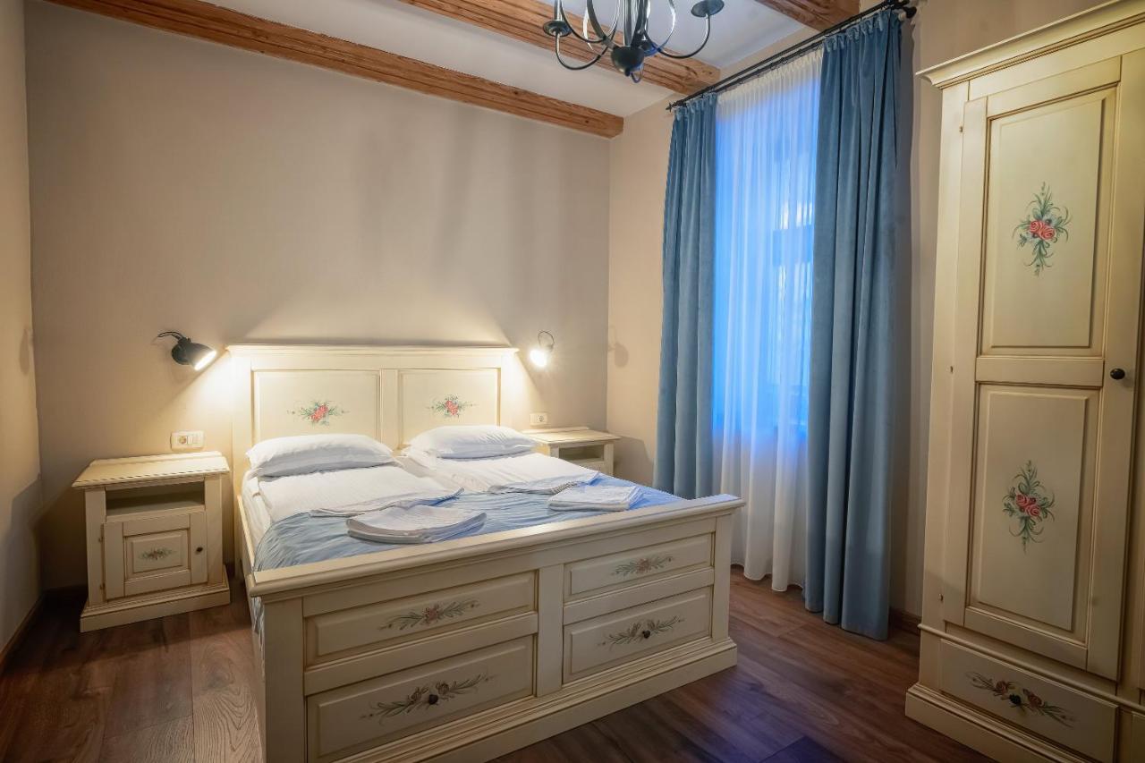 Hotel Boutique Casa Chitic -Hotel And Restaurant Str Johann Gott Nr7 Brașov Exterior foto